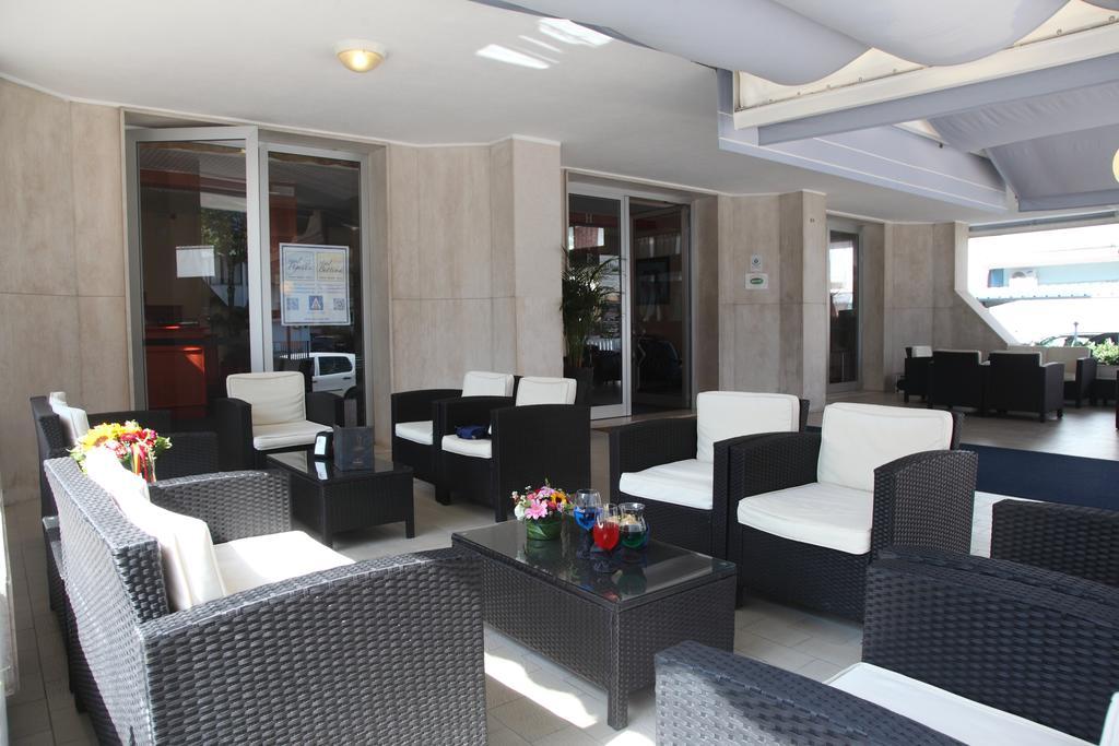 Hotel Bettina Лідо-ді-Єзоло Екстер'єр фото