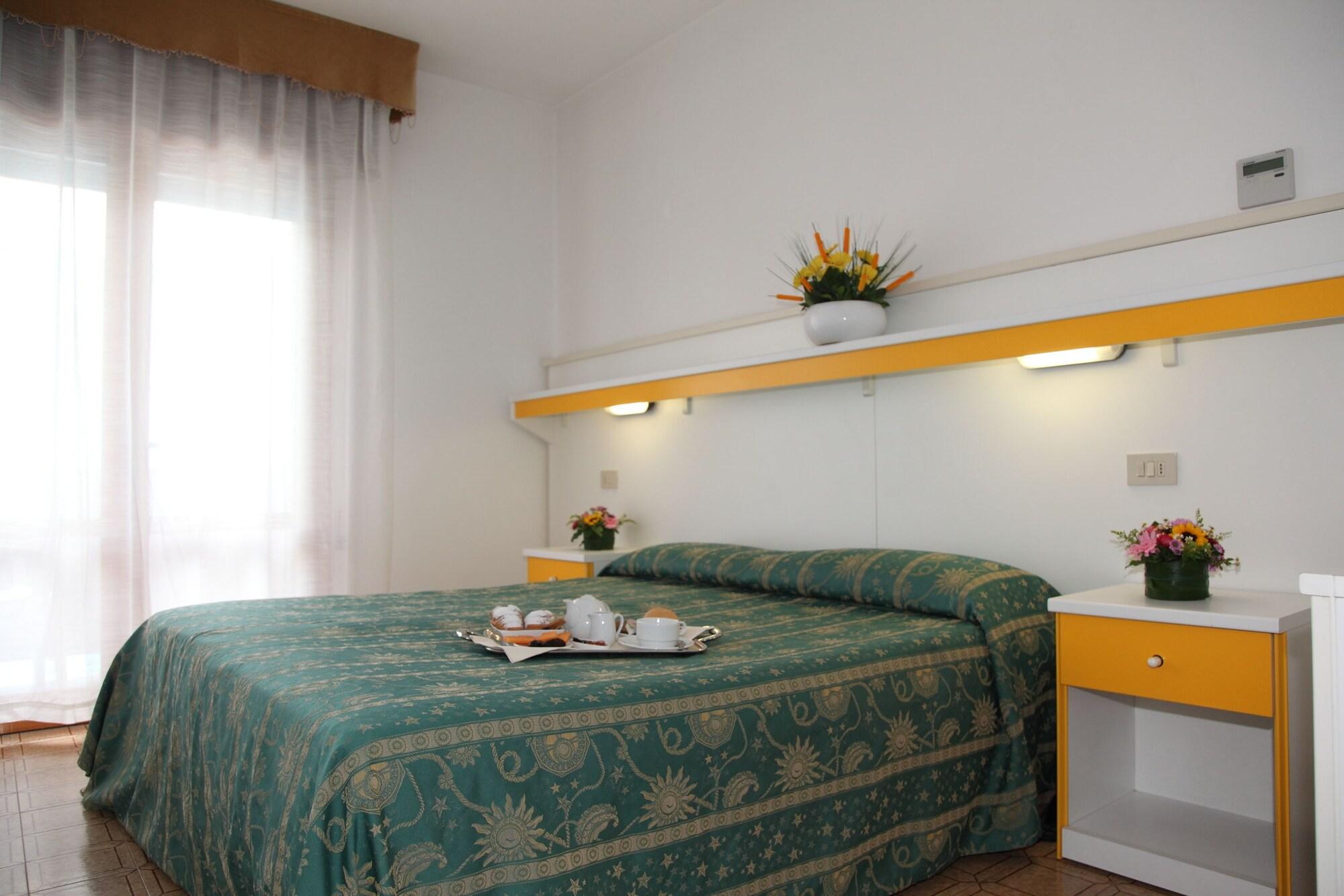 Hotel Bettina Лідо-ді-Єзоло Екстер'єр фото
