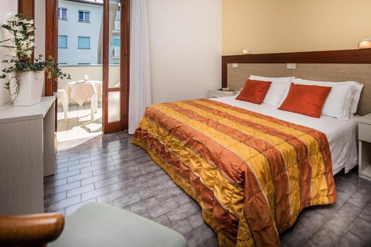 Hotel Bettina Лідо-ді-Єзоло Екстер'єр фото