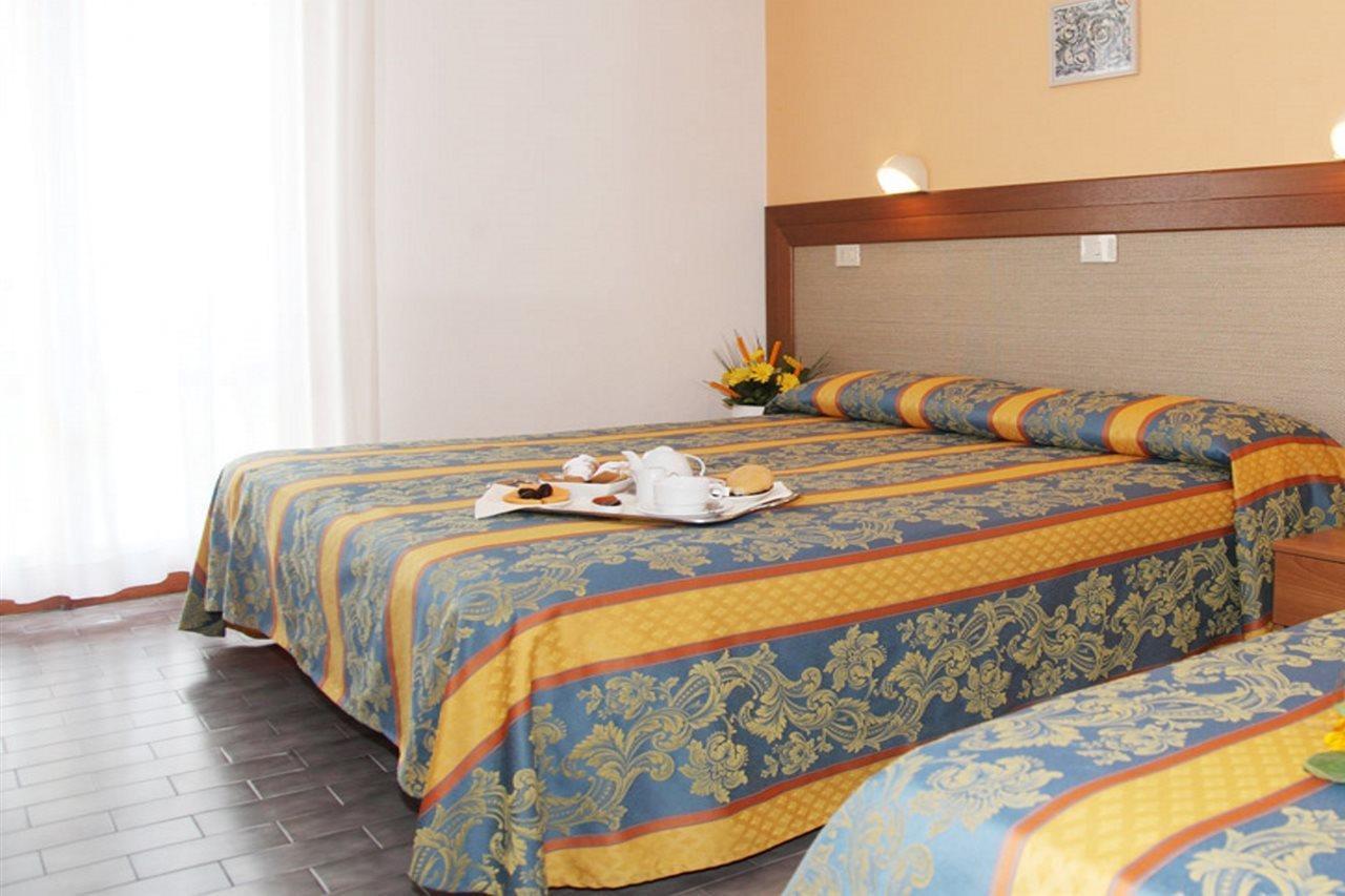 Hotel Bettina Лідо-ді-Єзоло Екстер'єр фото
