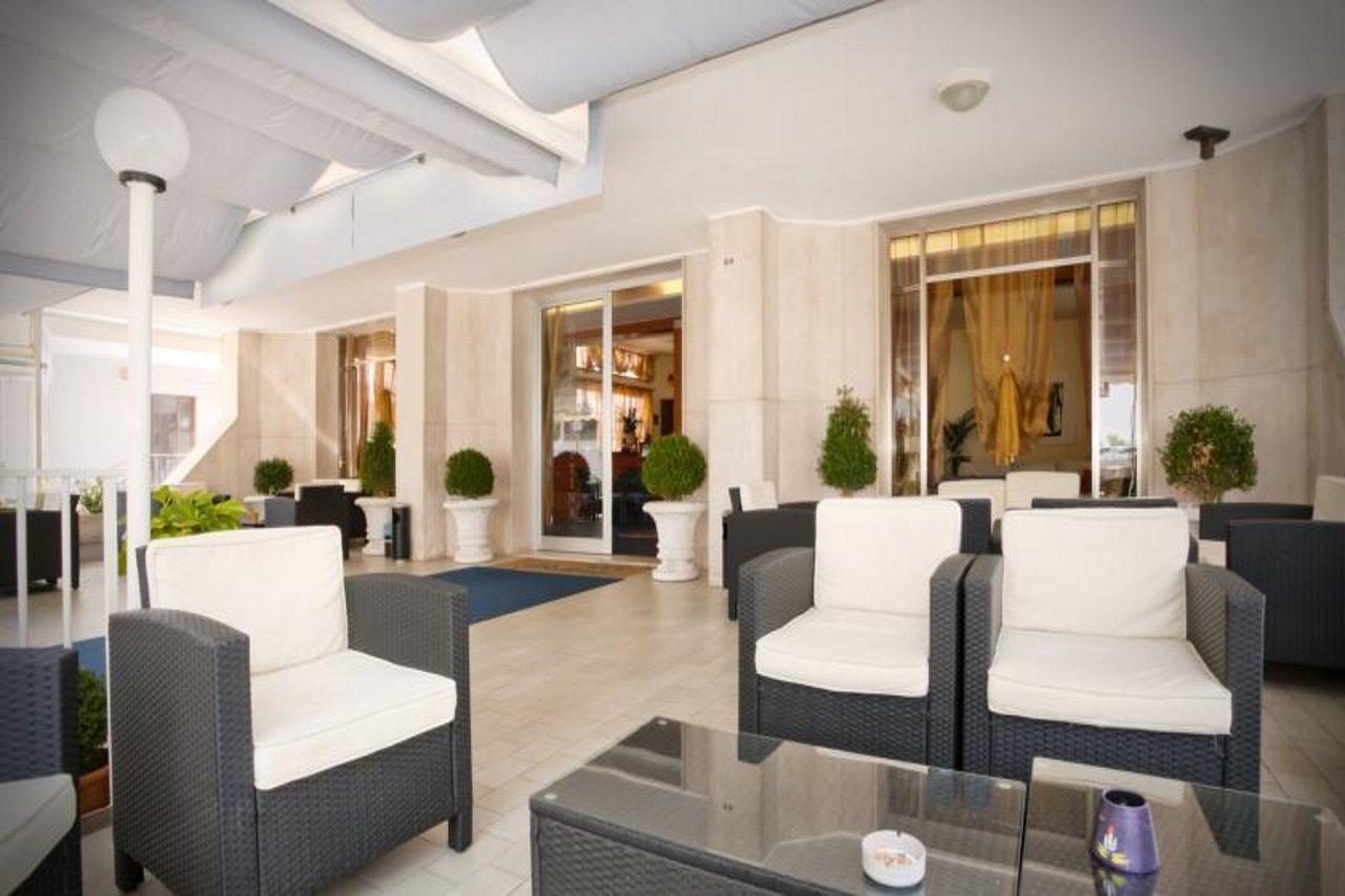 Hotel Bettina Лідо-ді-Єзоло Екстер'єр фото