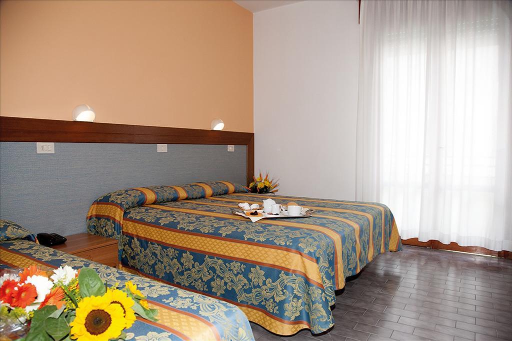 Hotel Bettina Лідо-ді-Єзоло Екстер'єр фото