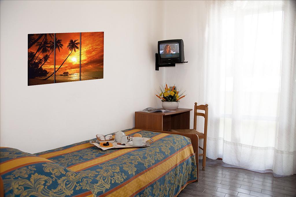Hotel Bettina Лідо-ді-Єзоло Екстер'єр фото