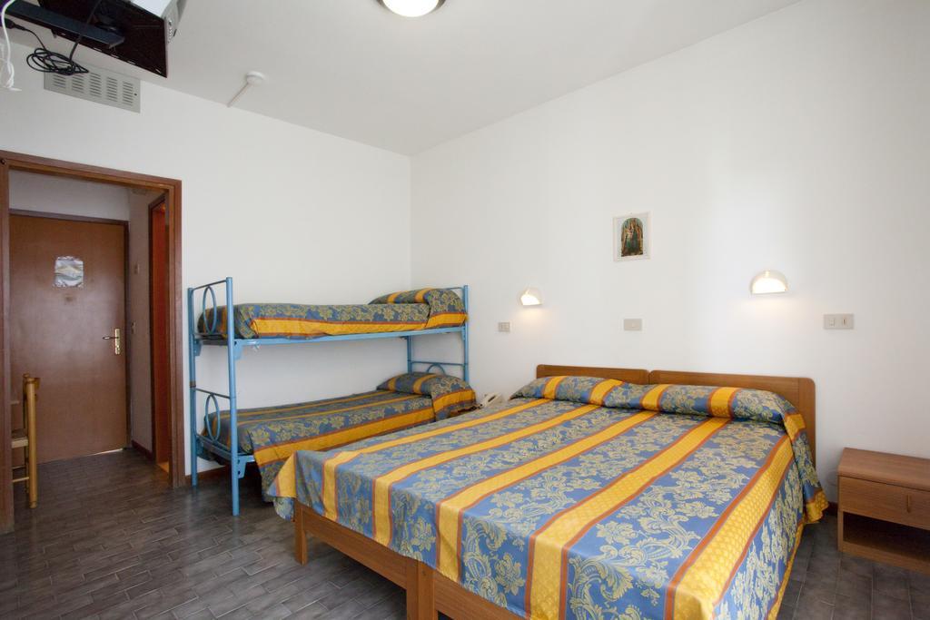Hotel Bettina Лідо-ді-Єзоло Екстер'єр фото