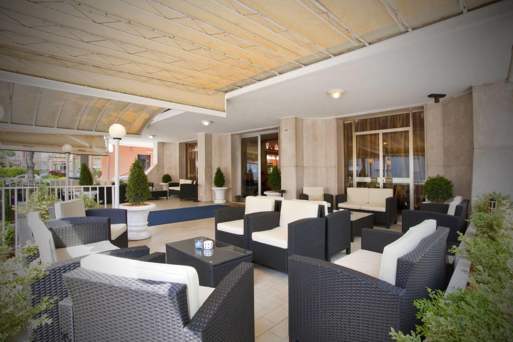 Hotel Bettina Лідо-ді-Єзоло Екстер'єр фото